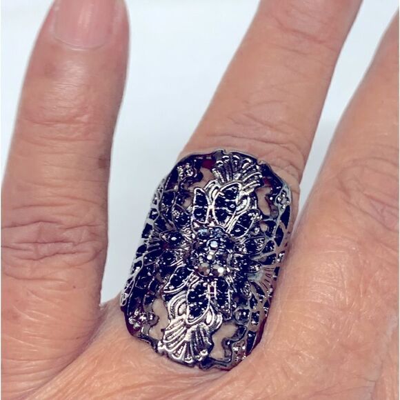 Vintage Black Crystal & Rhinestone Dark Metal Ring 1.25” Sz 7 Vintage Gorgeous - Picture 3 of 10
